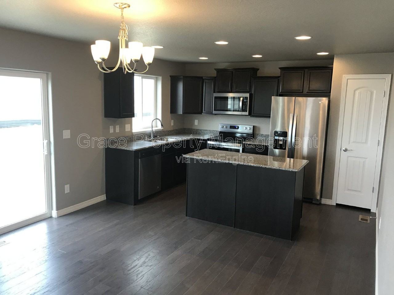 2063 Tabor St - Photo 4 of 14