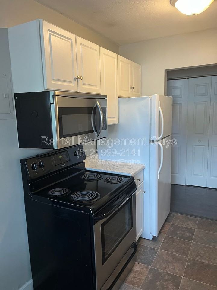 1757 Thomas Ave #2 - Photo 3 of 10