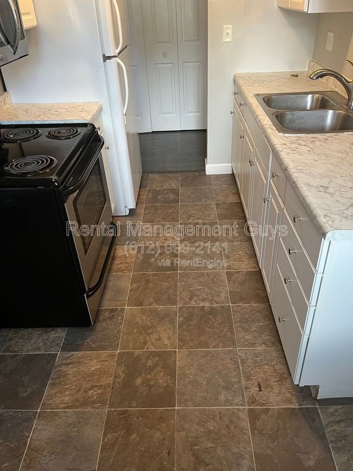 1757 Thomas Ave #2 - Photo 4 of 10