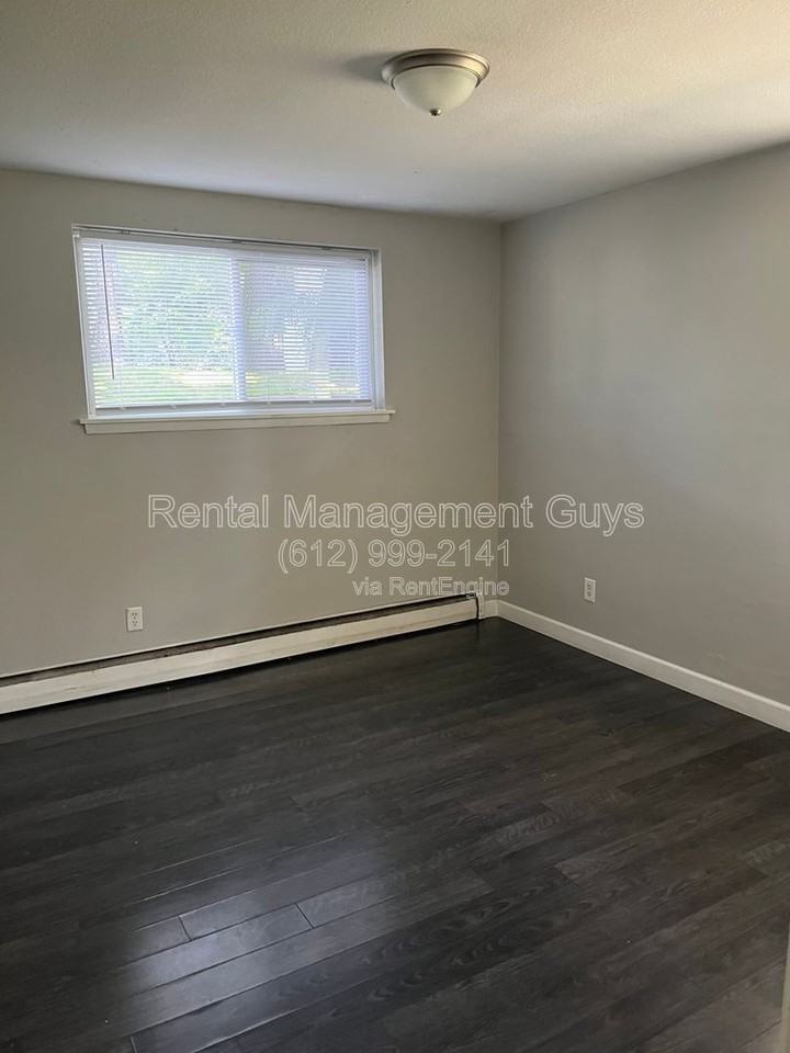 1757 Thomas Ave #2 - Photo 5 of 10