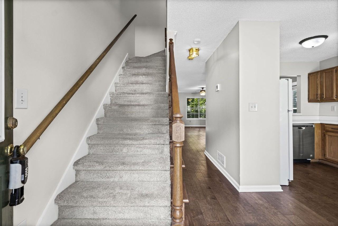 5180 Laurel Bridge Ct Se - Photo 4 of 39