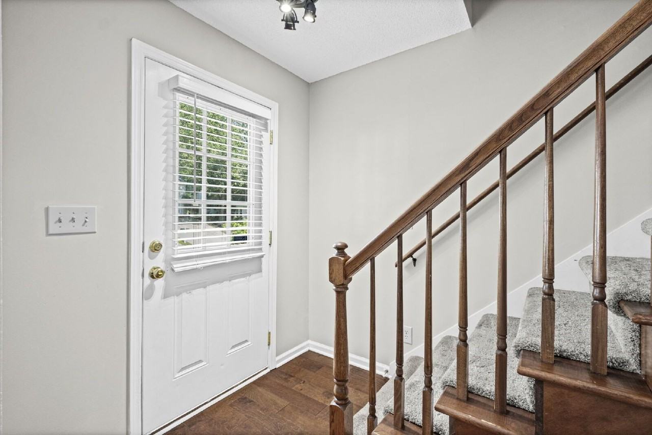 5180 Laurel Bridge Ct Se - Photo 5 of 39