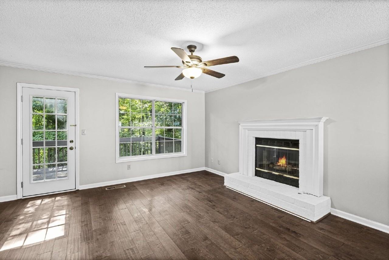 5180 Laurel Bridge Ct Se - Photo 7 of 39