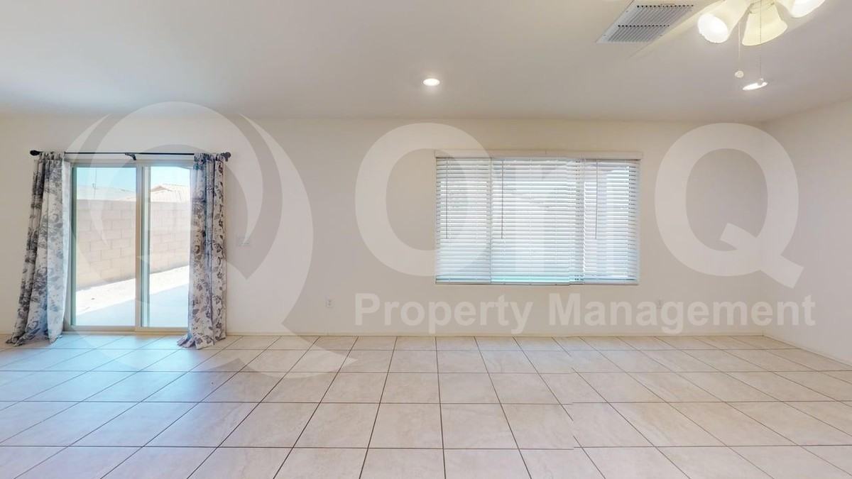 8811 E Stone Meadow Cir - Photo 4 of 25