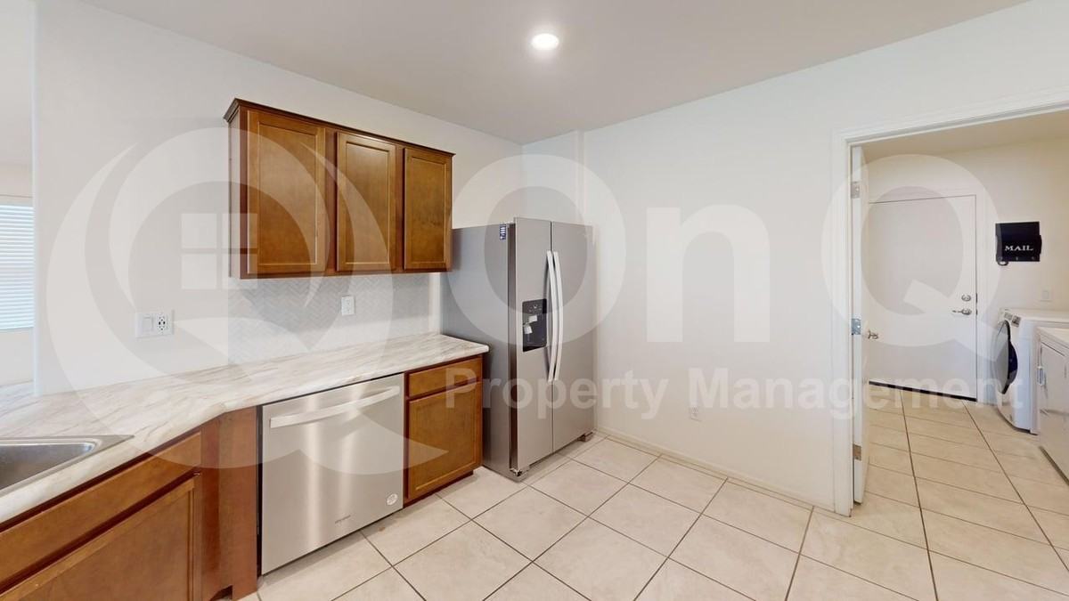 8811 E Stone Meadow Cir - Photo 7 of 25