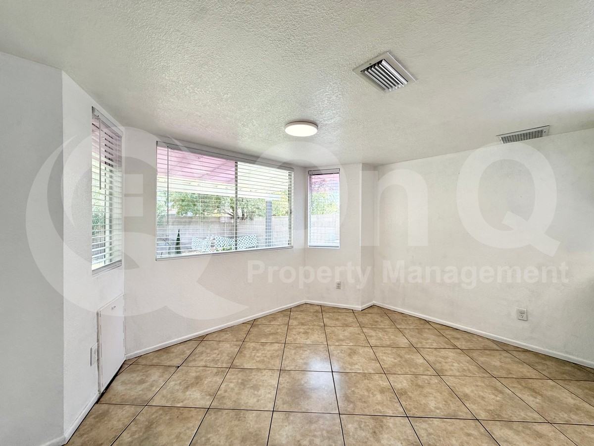 2439 E Elmwood St - Photo 5 of 29