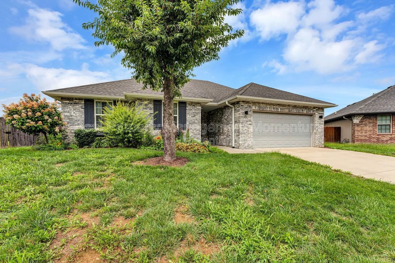 825 Trail Point Ct - Photo 2 of 31