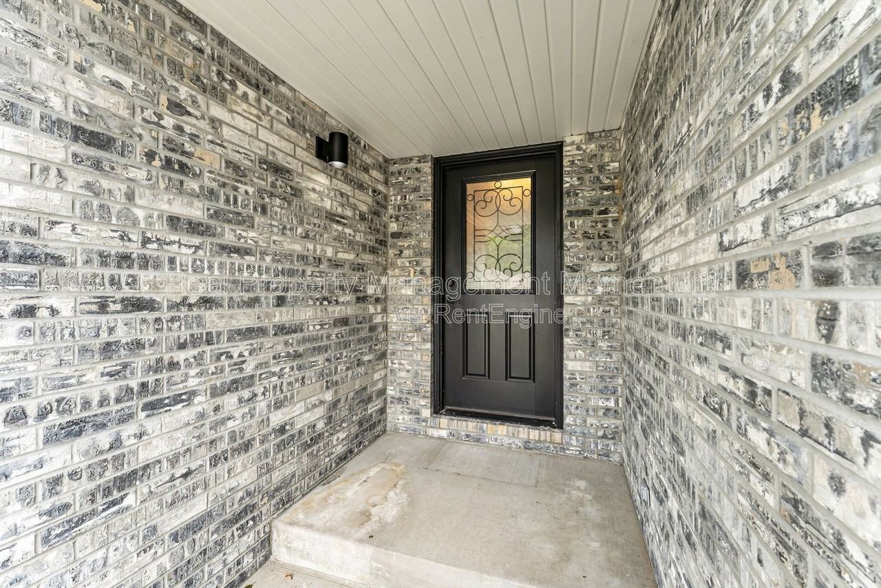 825 Trail Point Ct - Photo 3 of 31