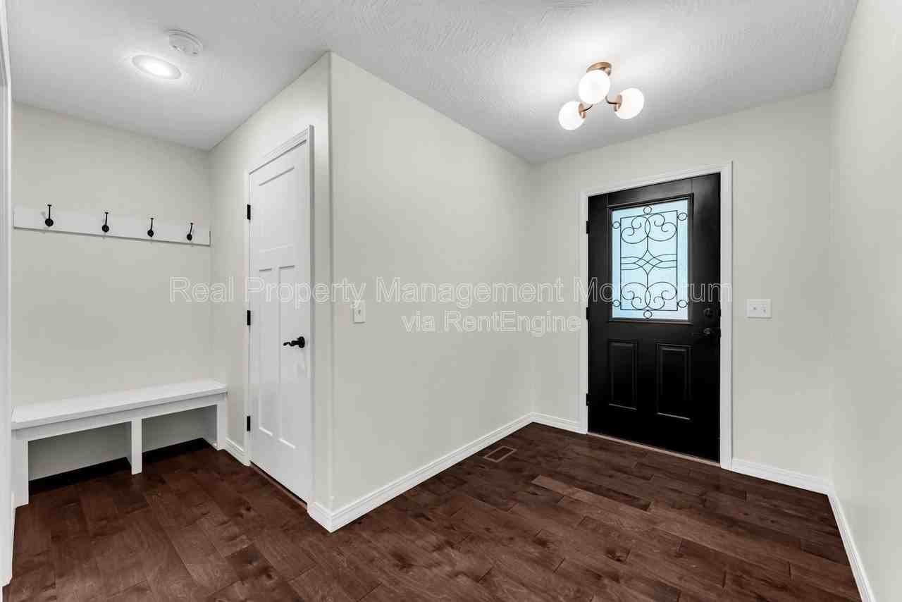 825 Trail Point Ct - Photo 4 of 31