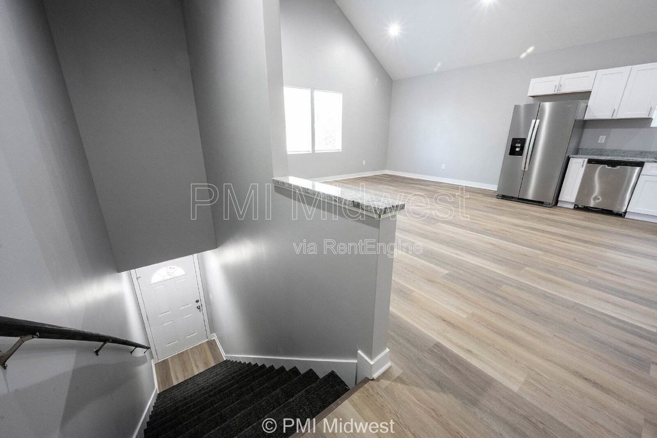 2038 E Maryland St #B - Photo 2 of 22