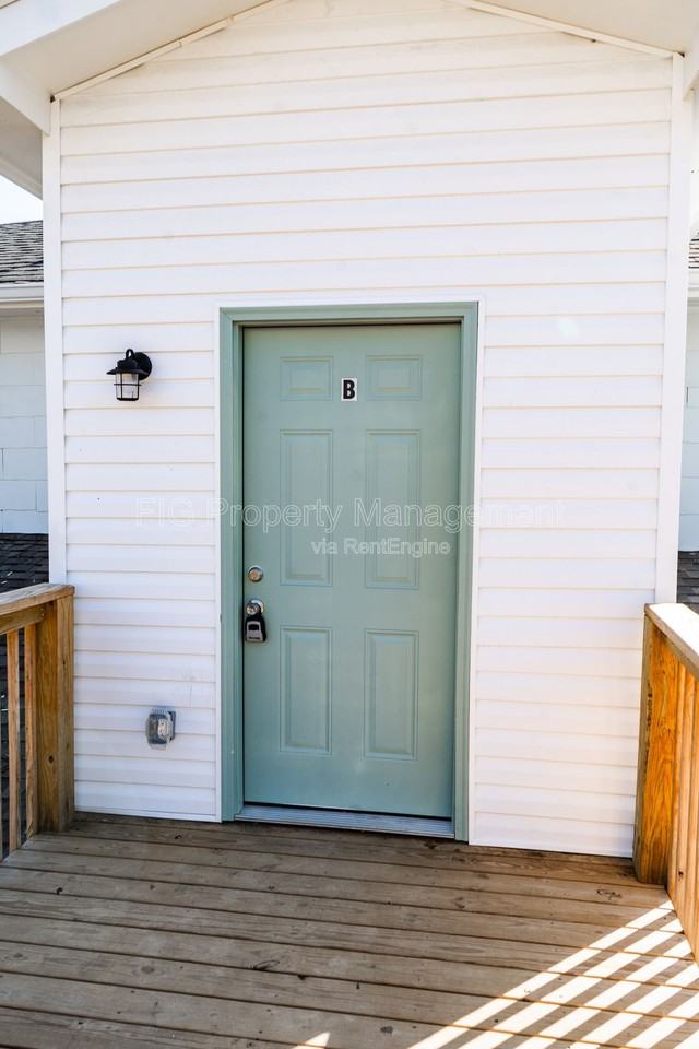 2453 E 5th Ave #2 - Photo 3 of 19