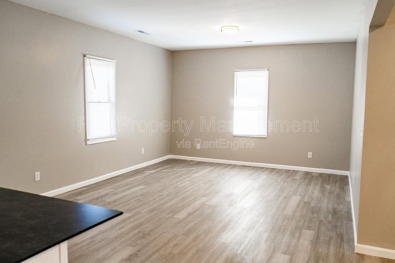 2453 E 5th Ave #2 - Photo 7 of 19