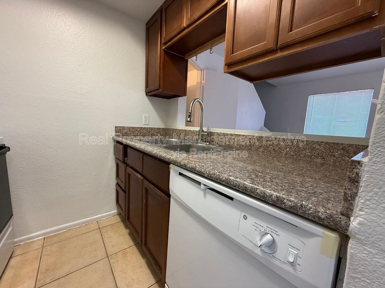 8821 N 2nd St #B - Photo 4 of 15