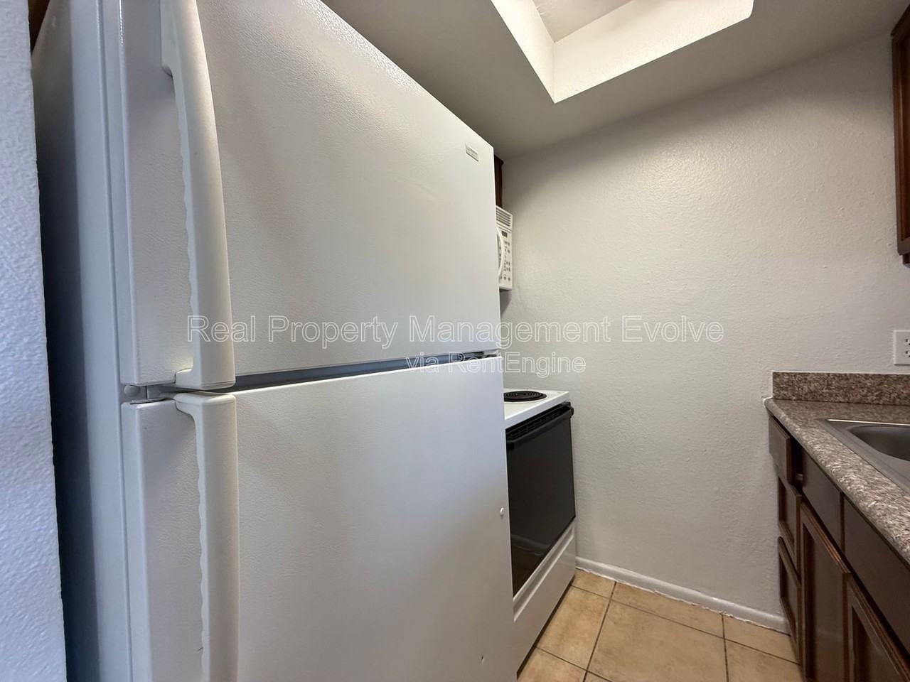 8821 N 2nd St #B - Photo 5 of 15