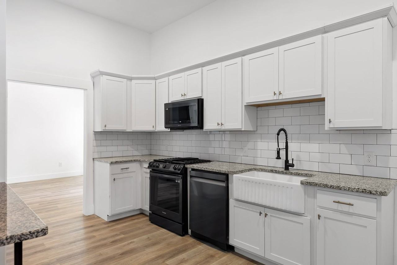 1704 Bailey Ave - Photo 2 of 19
