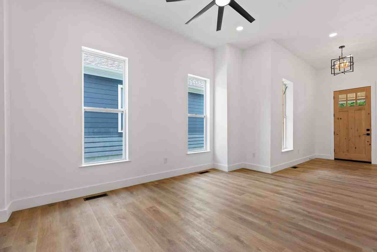 1704 Bailey Ave - Photo 4 of 19
