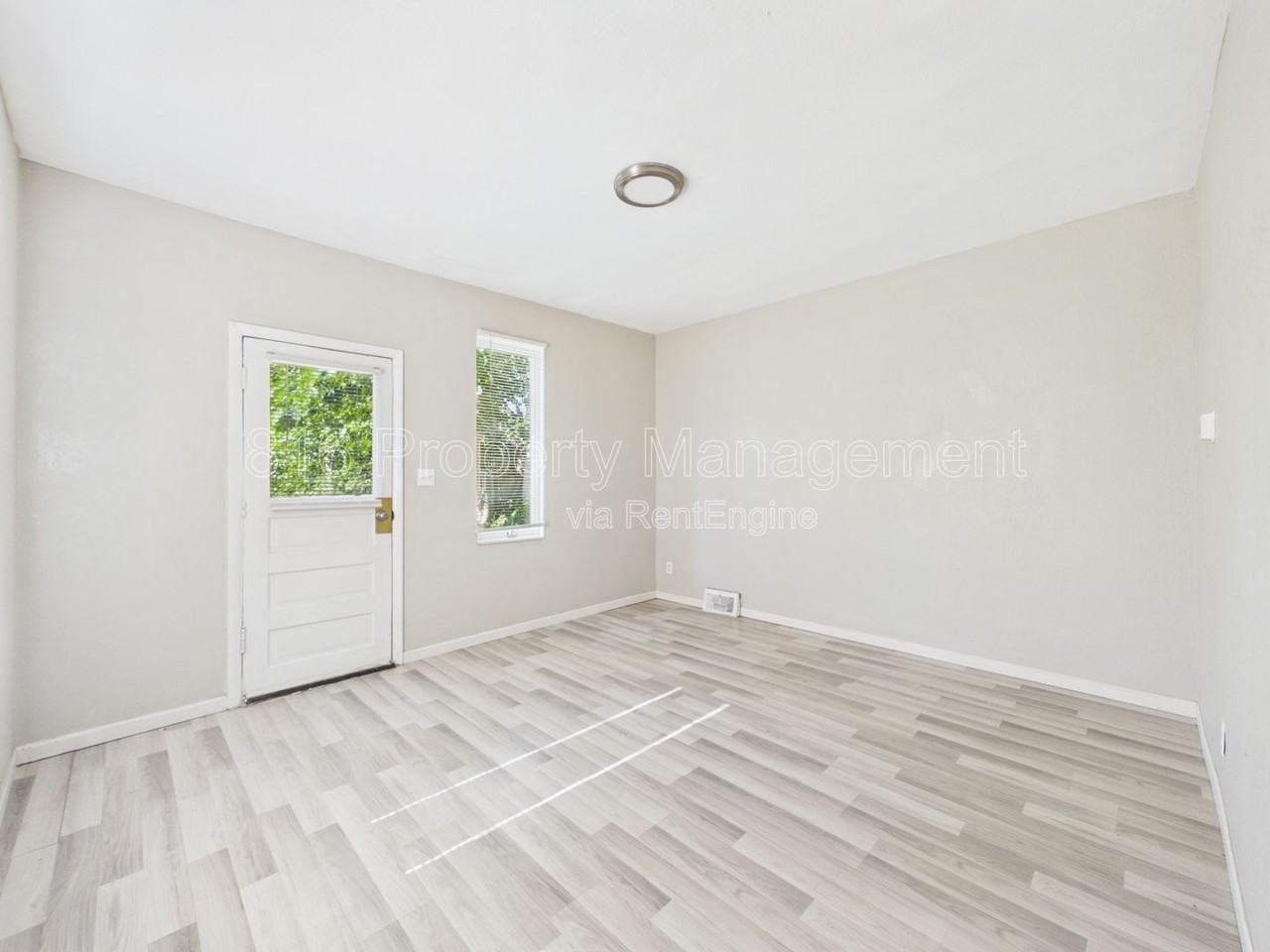 525 Splitlog Ave #RR - Photo 2 of 17