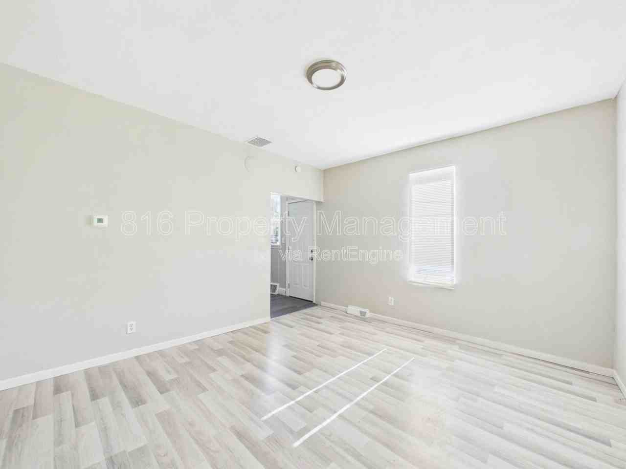 525 Splitlog Ave #RR - Photo 4 of 17