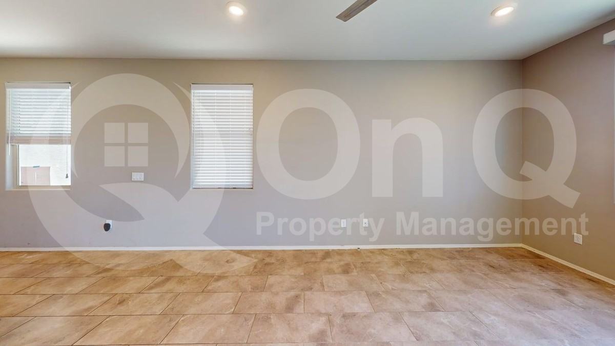 5940 N Umbra Ct - Photo 5 of 16