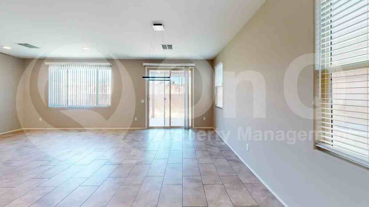5940 N Umbra Ct - Photo 6 of 16
