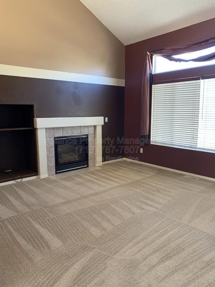 212 Oxbow Dr - Photo 6 of 38