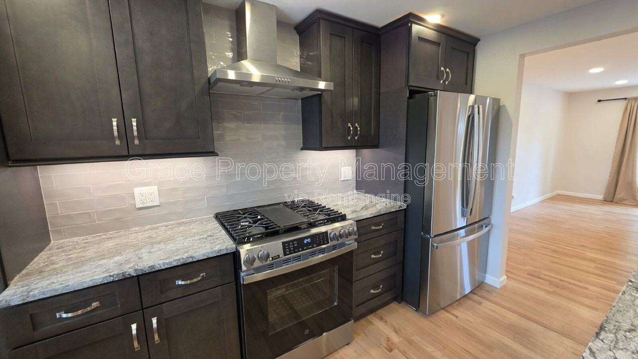 270 Beryl Way - Photo 6 of 33