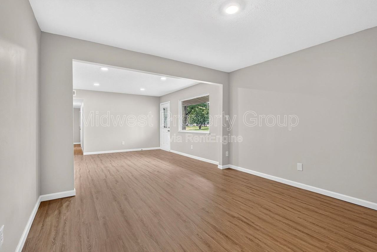 216 Allen Dr - Photo 3 of 20