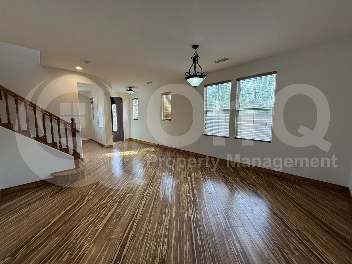 1104 E Gail Dr - Photo 3 of 27