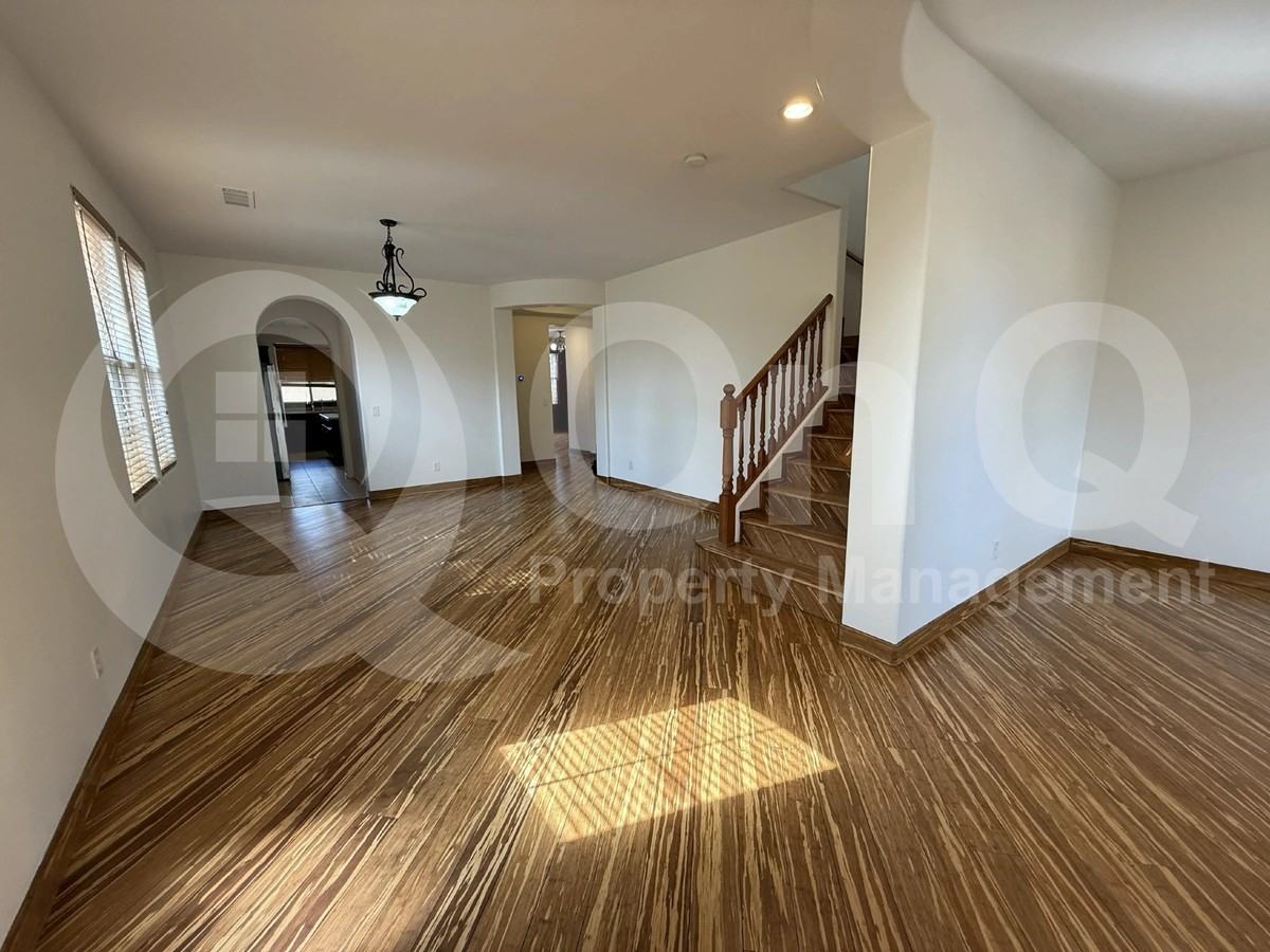 1104 E Gail Dr - Photo 4 of 27