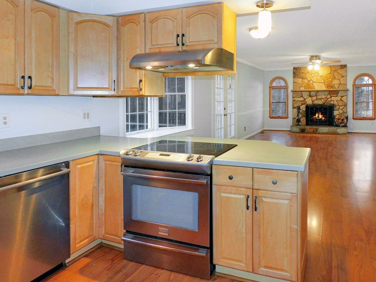 1332 Redwood Cir - Photo 3 of 25
