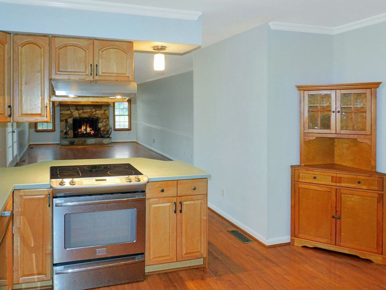 1332 Redwood Cir - Photo 5 of 25