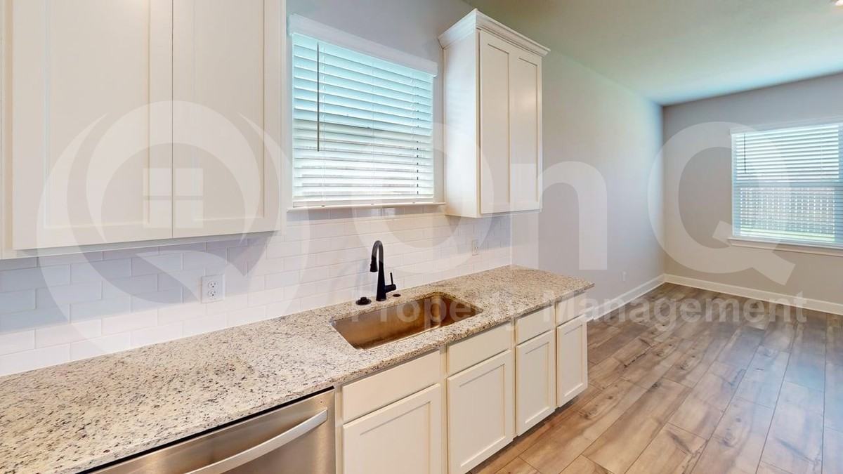 904 Emerson Dr - Photo 5 of 23