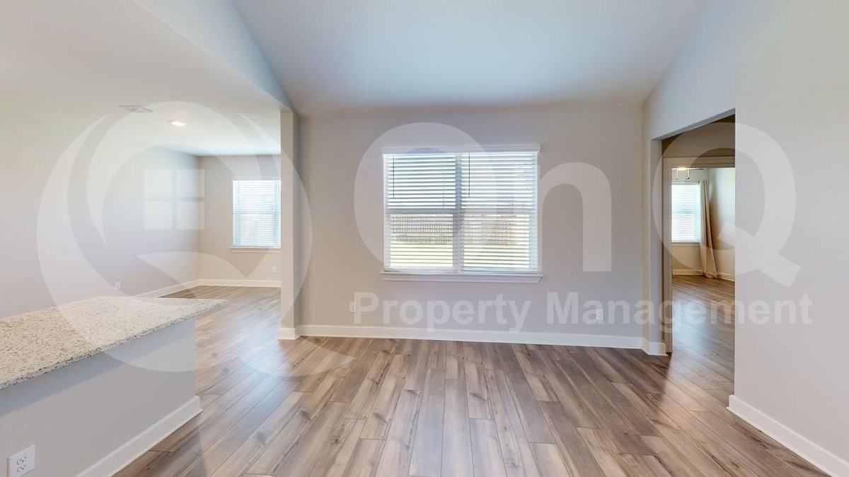 904 Emerson Dr - Photo 6 of 23