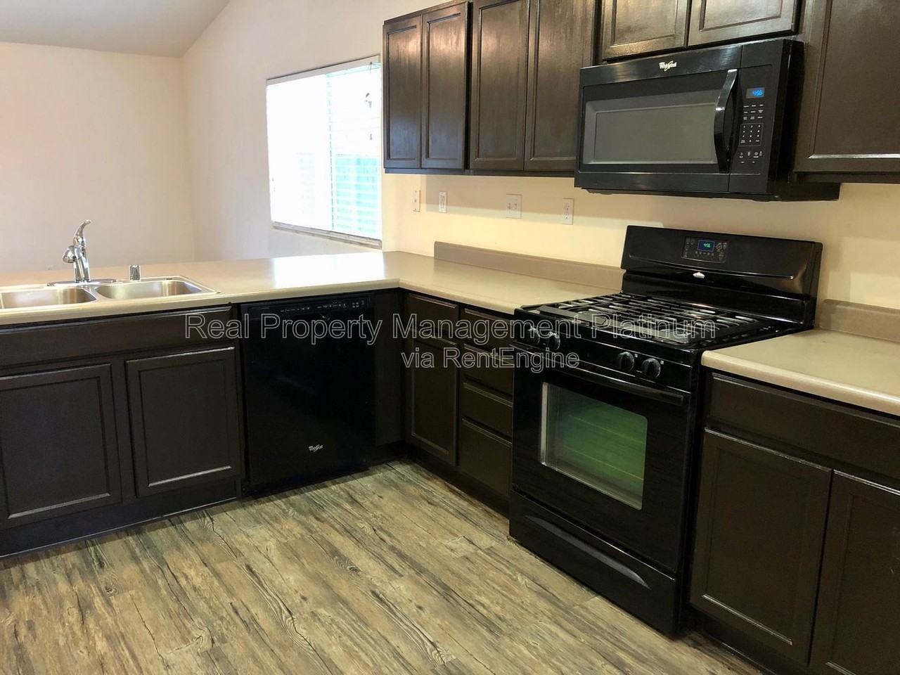 5886 E Fillmore Ave - Photo 2 of 14