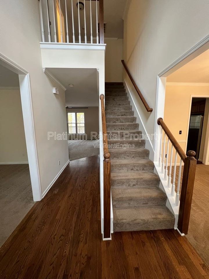 7115 Red Fox Ln - Photo 3 of 50