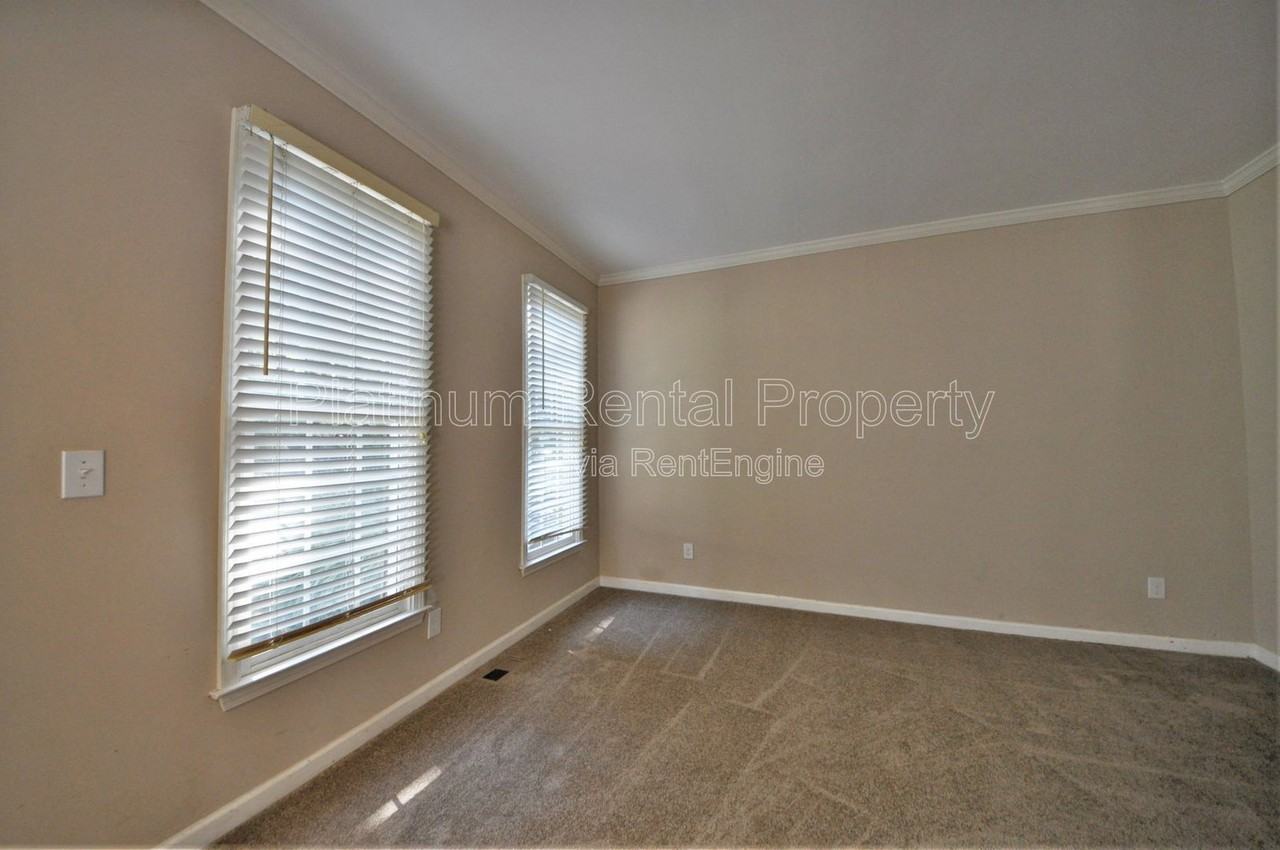 7115 Red Fox Ln - Photo 7 of 50