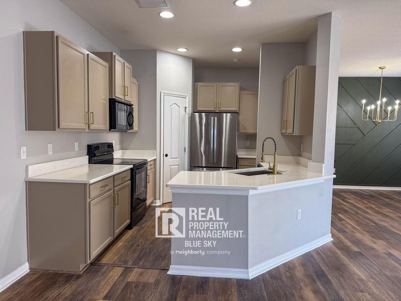 7624 Red Mill Cir - Photo 2 of 25