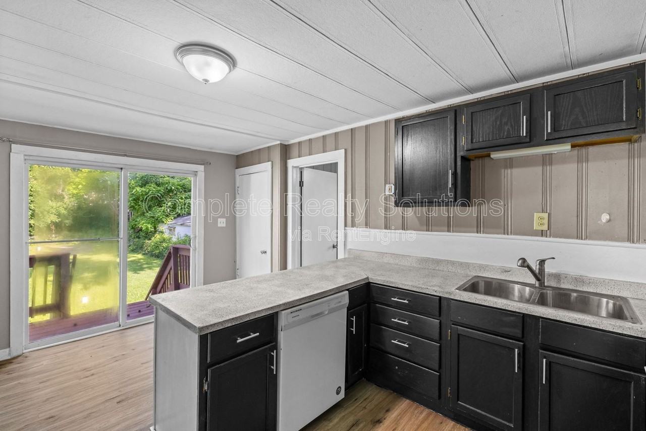 2724 Pasteur Ave - Photo 6 of 30