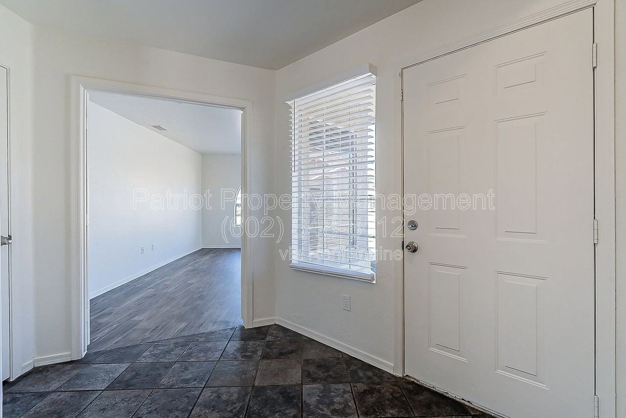 11309 N 89th Dr - Photo 3 of 48