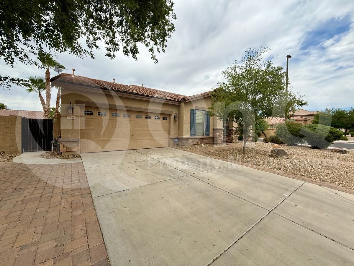 2848 E Fandango Dr - Photo 2 of 30