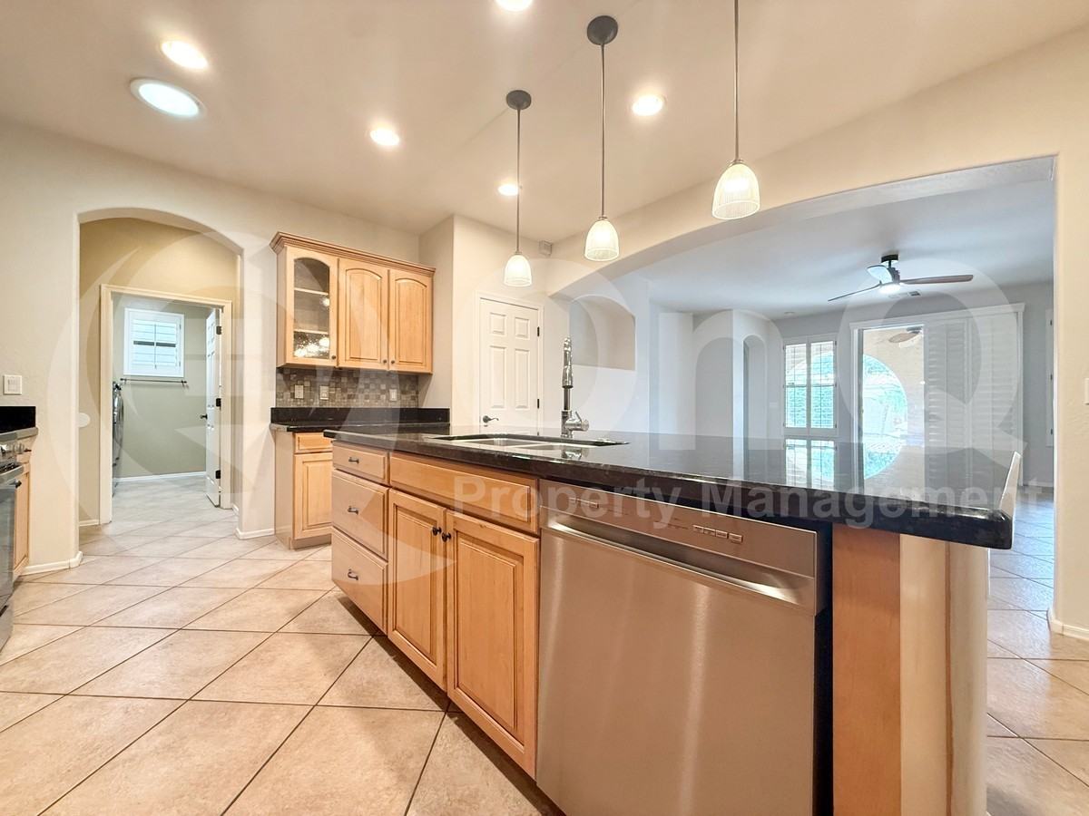 2848 E Fandango Dr - Photo 4 of 30