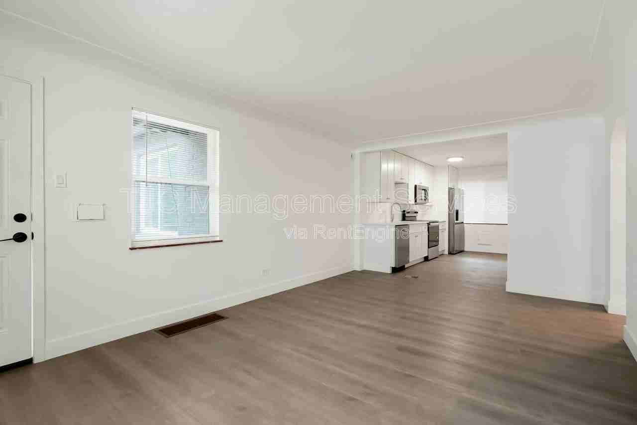 433 Harrison St - Photo 3 of 12
