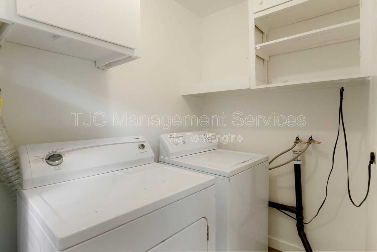 433 Harrison St - Photo 7 of 12