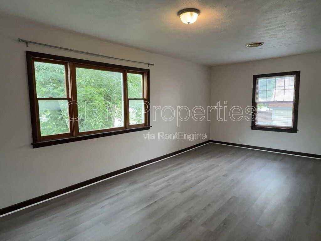 112 N Green St - Photo 3 of 16