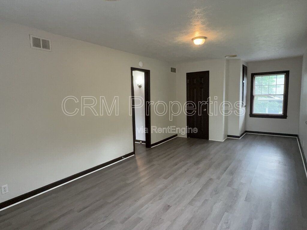 112 N Green St - Photo 4 of 16