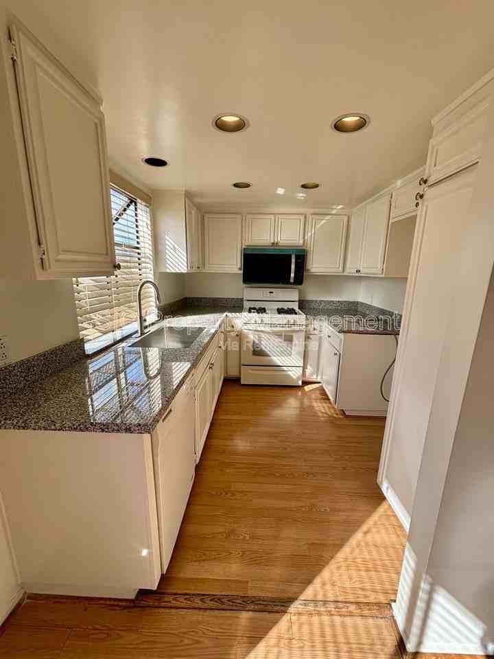 691 S Marengo Ave #4 - Photo 2 of 24