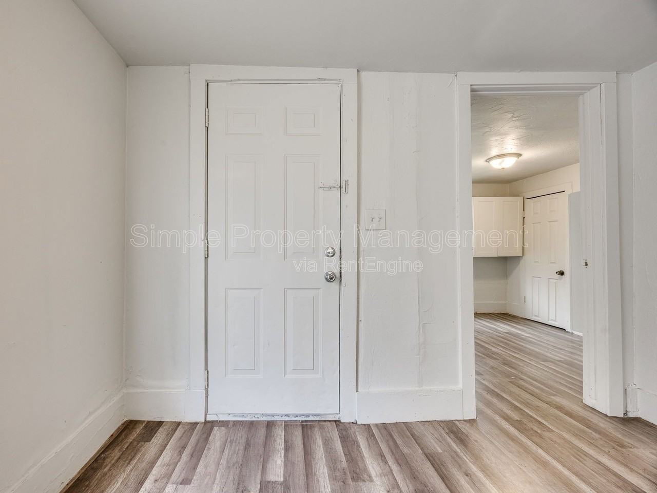 2413 S Youngs Blvd - Photo 2 of 11