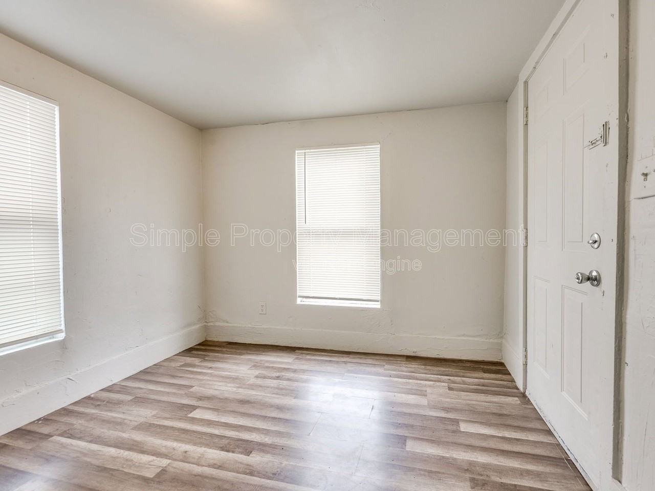 2413 S Youngs Blvd - Photo 4 of 11