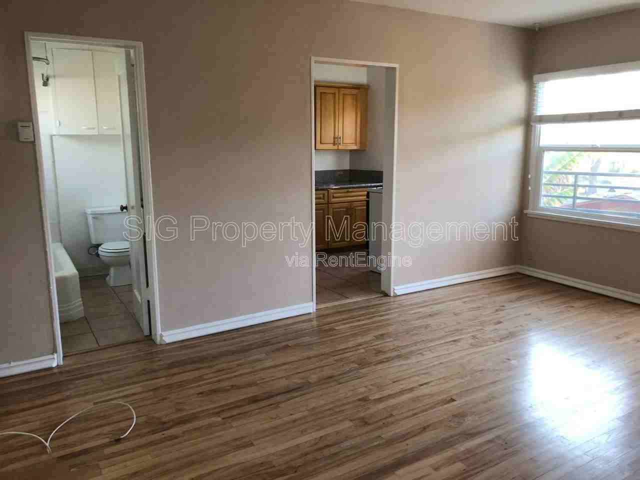 709 S Louise St #A - Photo 2 of 10