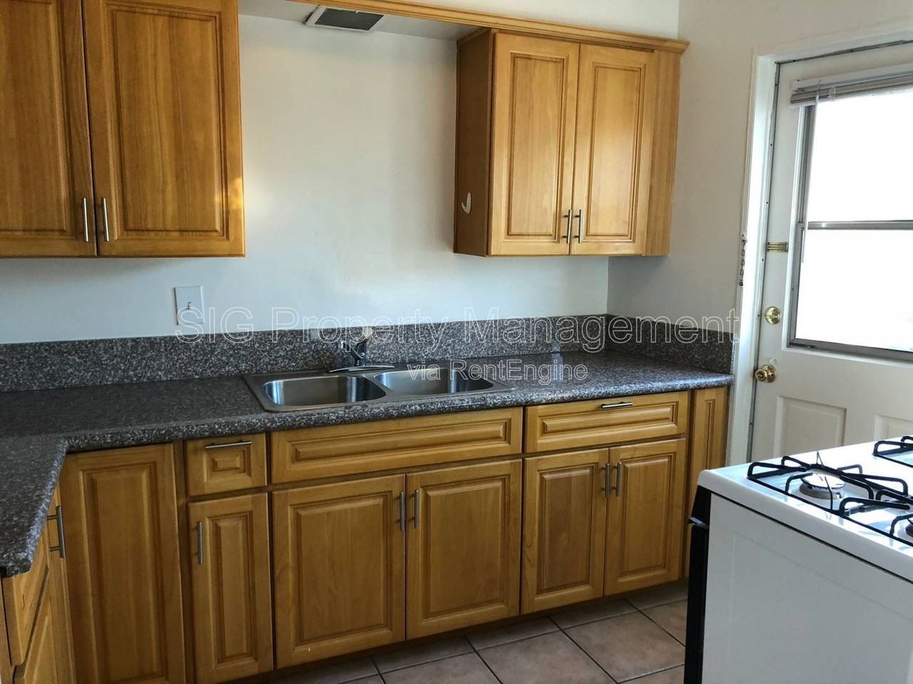 709 S Louise St #A - Photo 4 of 10